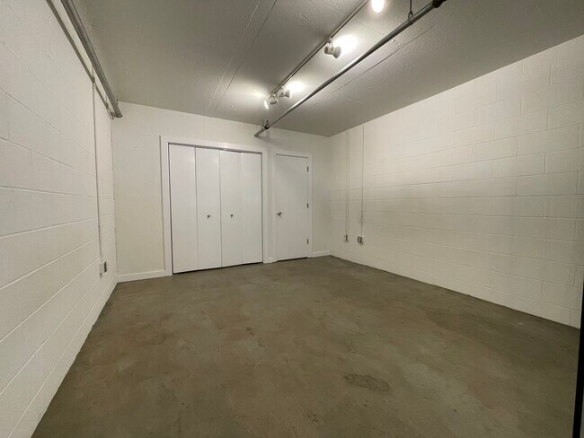Building Photo - 370 7th St