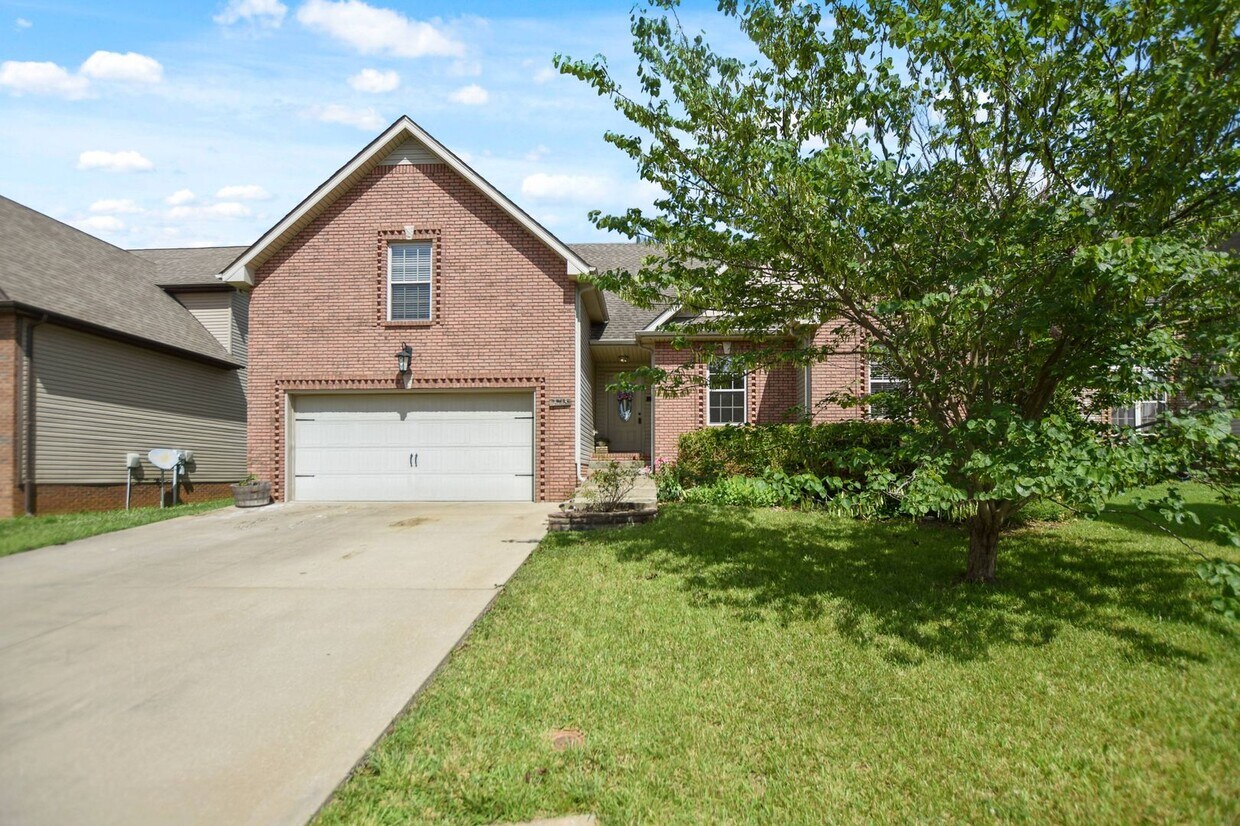 Foto principal - Pet Friendly Three Bedroom with Bonus!