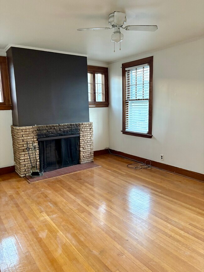 Foto del edificio - 180 Jerome Pl