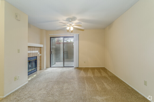 1BR, 1BA - 750SF - Huntington Square