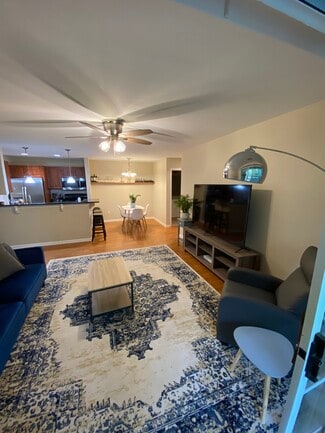 Building Photo - 1005 Kingswood Dr