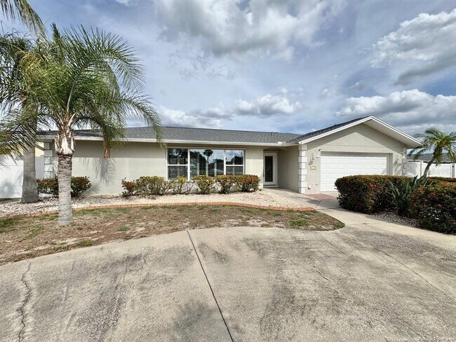 Foto del edificio - 6316 Lake Sunrise Dr