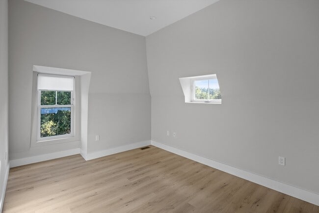 Building Photo - 186 Bedford St