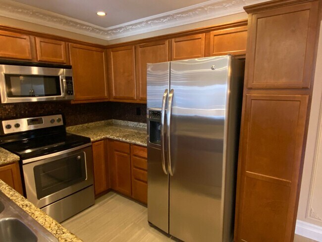 Building Photo - Villa Montevina 2 Bedroom Condo!