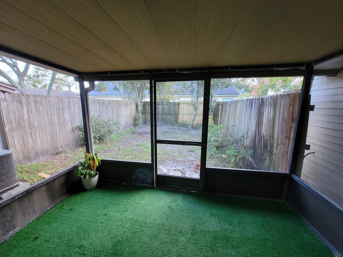 Foto principal - 5544 Cabot Dr N