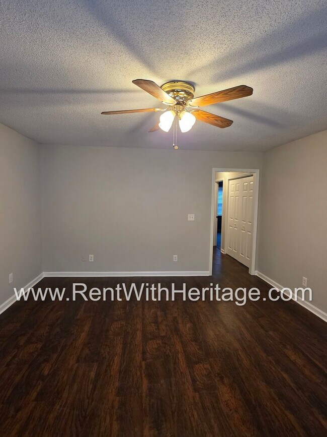 Building Photo - WOW! Fantastic 2 bd/ 2 bath Ranch Style Duplex  / Upgrades Galore / Great Location