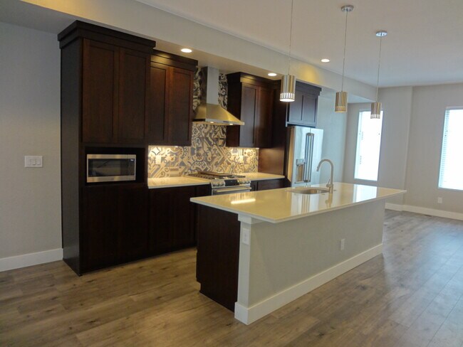 Unit 3 - 1625 Harlan St