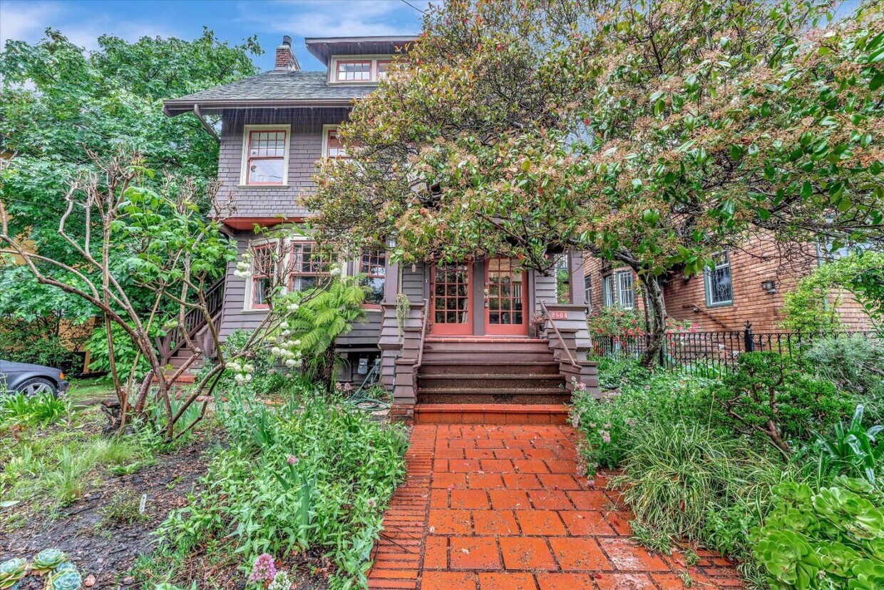 Primary Photo - 2804 Hillegass Ave
