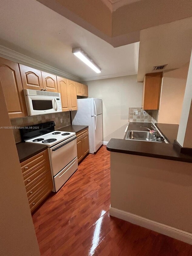Primary Photo - 7165 NW 186th St