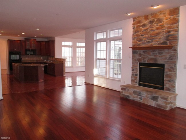 Foto del edificio - 5167 Glenn Dale Woods Ct