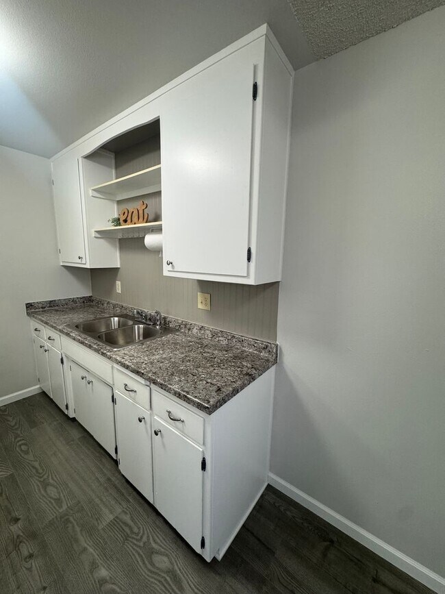 Foto del edificio - 2703 Heather Ln