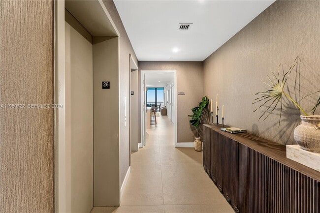 Foto del edificio - 700 NE 24th St