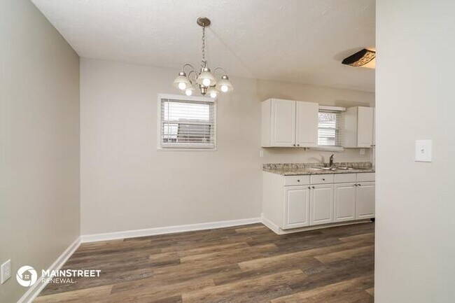 Foto del edificio - 9906 ANITA BLVD, LOUISVILLE, KY 40272