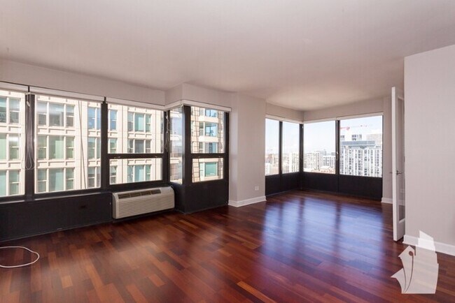 Foto del edificio - Beautiful 2 Bedroom Apartment in River North!