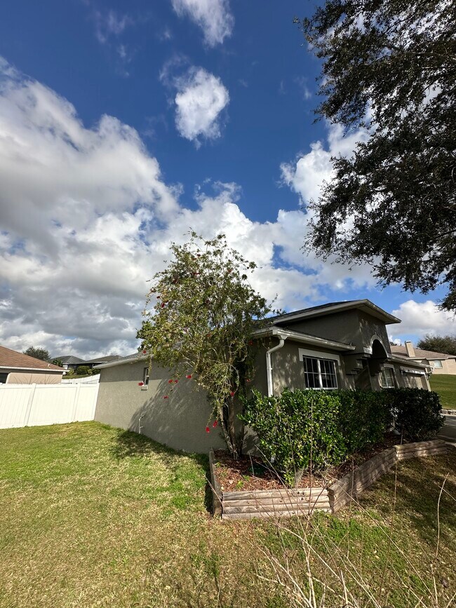 Foto del edificio - 8426 Greystone Dr