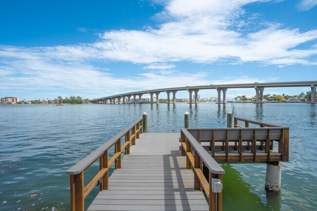 Foto del edificio - 3536 Belle Vista Dr E