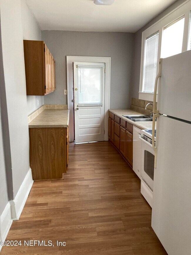 Building Photo - 2320 College St