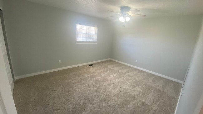 Foto del edificio - 3245 Summerhill Ln