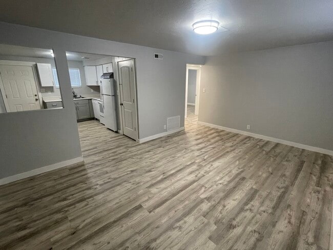 Building Photo - Orem Triplex