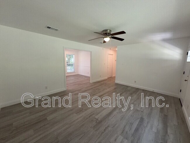 Foto del edificio - 6733 Applegate St