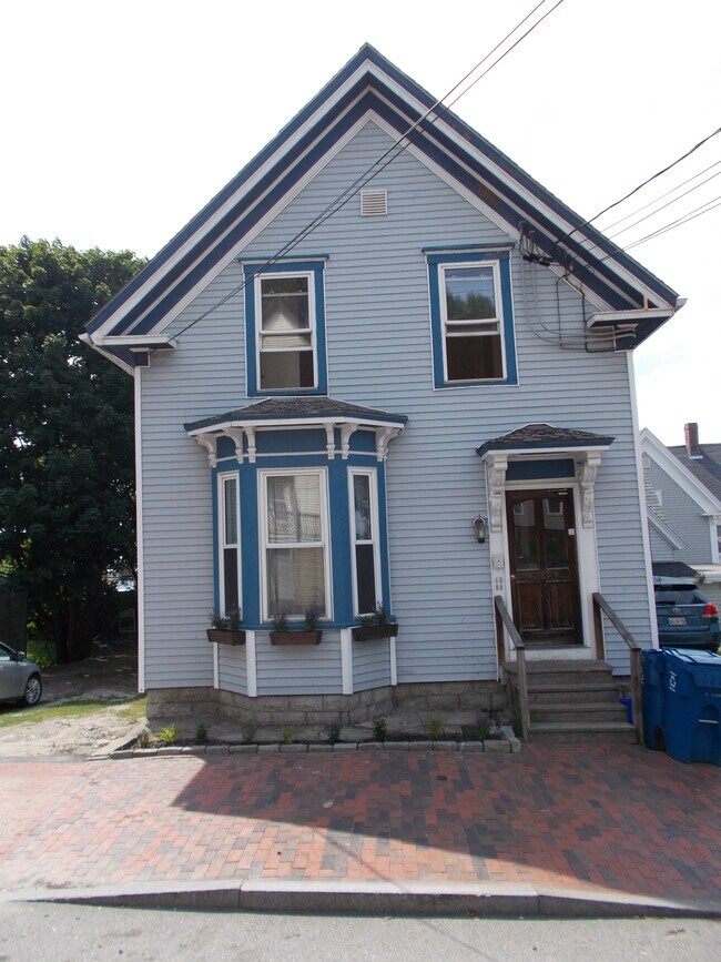 Frente - 248 Valley St
