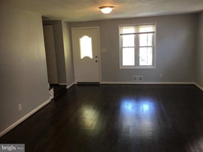 Building Photo - 916 Foxwood Ln