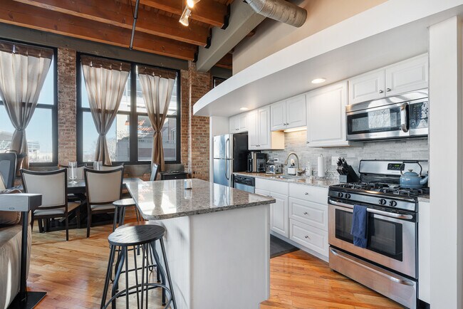 Foto del edificio - 1601 S Indiana Ave
