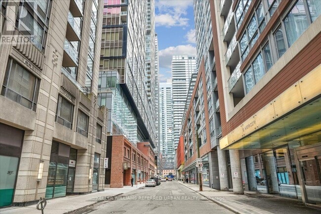 Photo du bâtiment - 8-2608 Mercer St