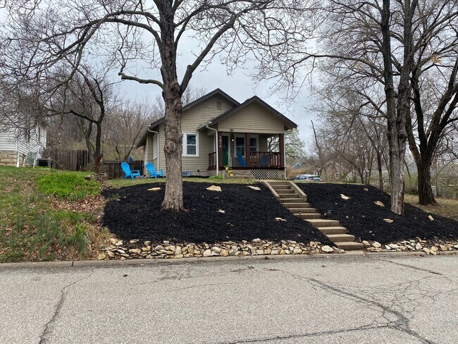 Building Photo - Single Family Home Available August 5th!