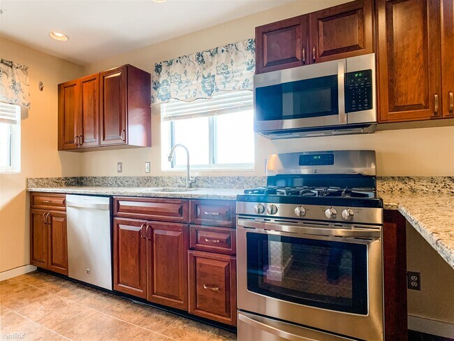 Building Photo - 2 br, 1.5 bath Condo - 20 Ship Avenue