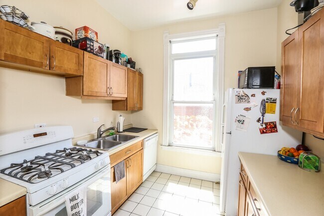 Foto del edificio - 3212 N Kenmore Ave