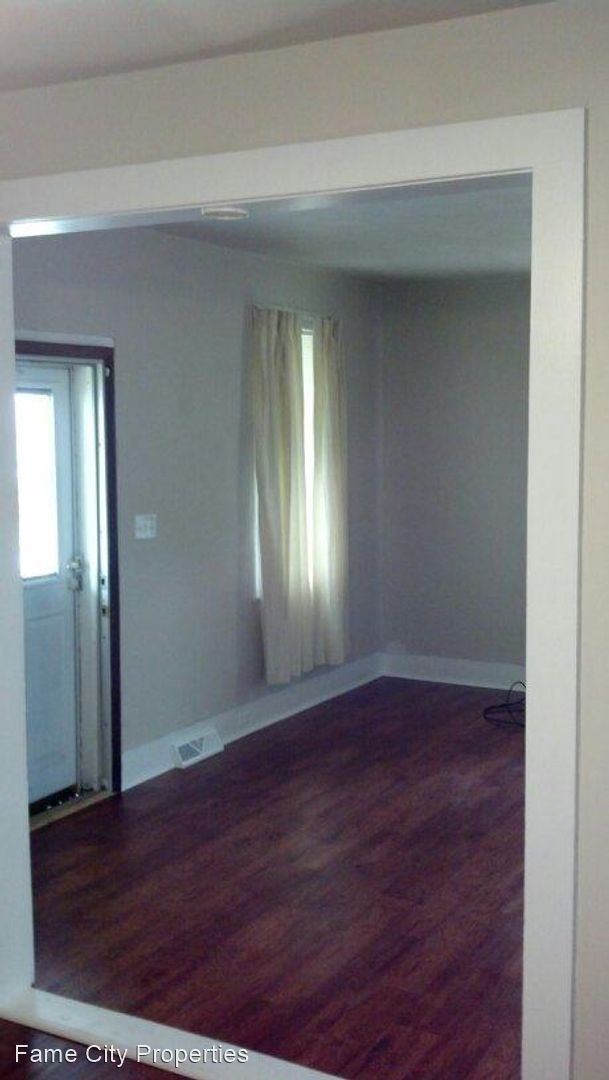 Building Photo - 3 br, 1 bath House - 1014 Erie St S
