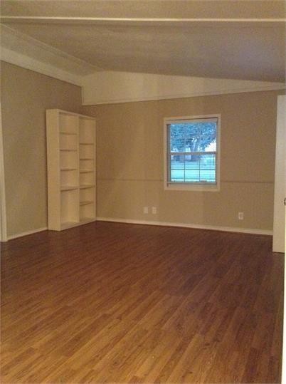 Building Photo - 301 Cresthill Dr