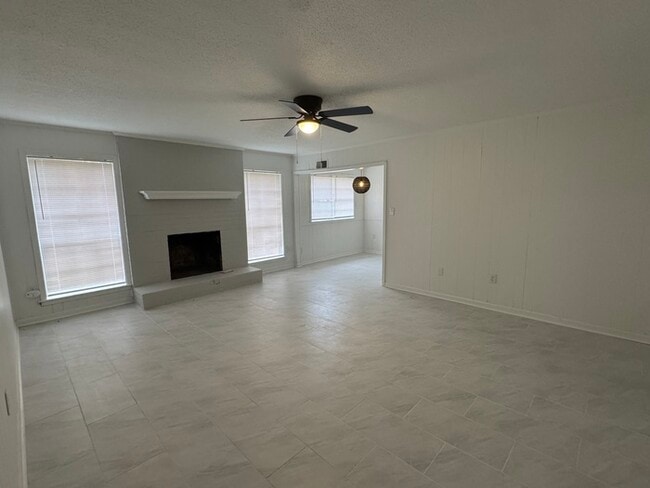 Building Photo - 7929 Steven Franklin Dr