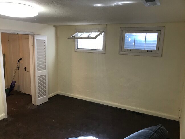 Building Photo - 230 Linden Ave