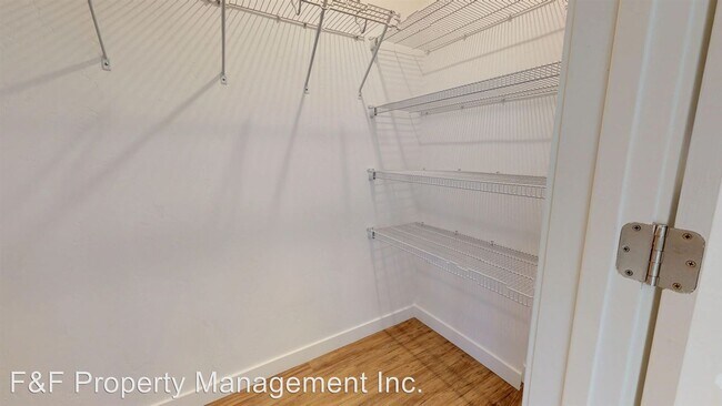 Building Photo - 435 D Ave