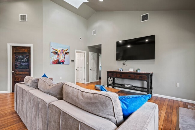 Foto del edificio - 1736 W Live Oak St