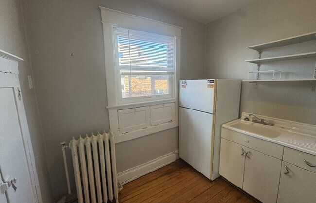 Building Photo - 3027 Clifton Ave