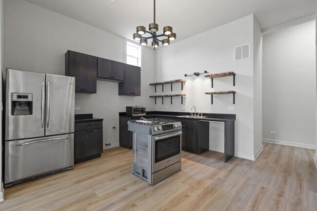 Building Photo - 2 bedroom in Chicago IL 60618