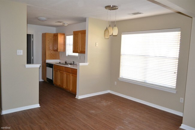 Building Photo - 3 br, 3.5 bath Duplex - 2501 Ashford Dr 2528
