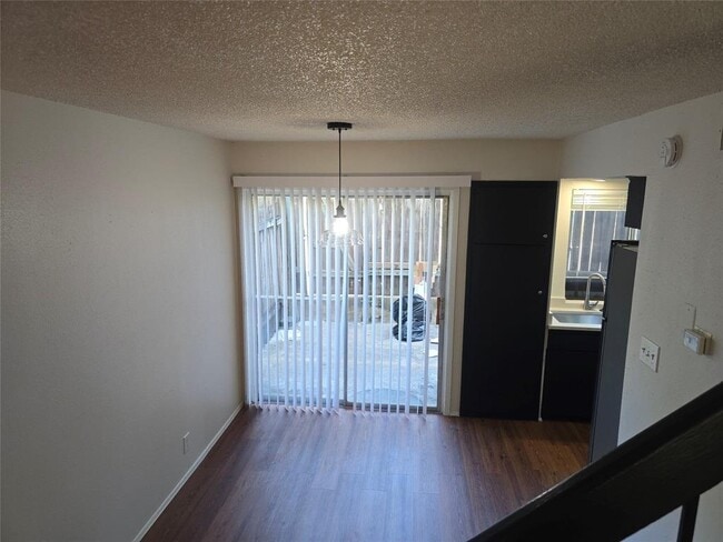 Building Photo - 7108 Creekside Dr
