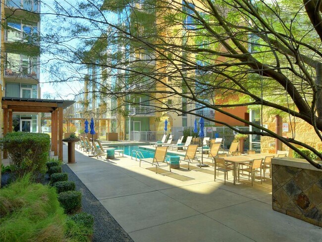 Foto del edificio - 1600 Barton Springs Rd