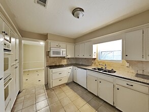 Building Photo - 16395 Havenpark Dr