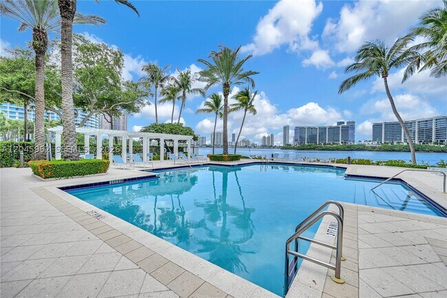 Foto del edificio - 3245 NE 184th St