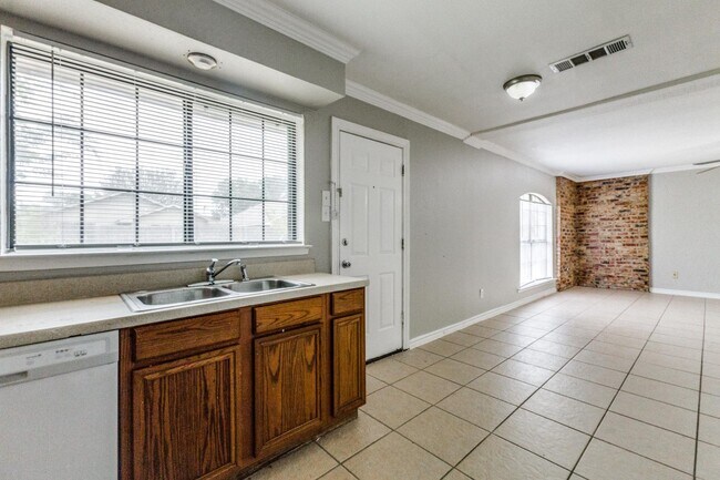 Building Photo - 559 Perch Rd