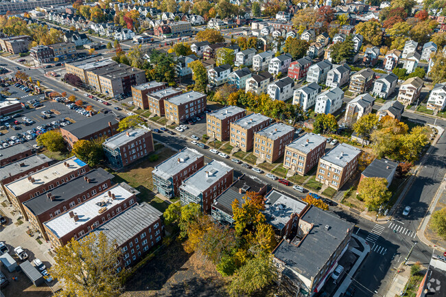 Calle Jardín - The Hartford Communities