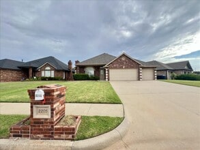 Building Photo - 2205 SW 93rd Pl