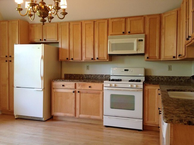 Foto del edificio - 2361 N Wahl Ave