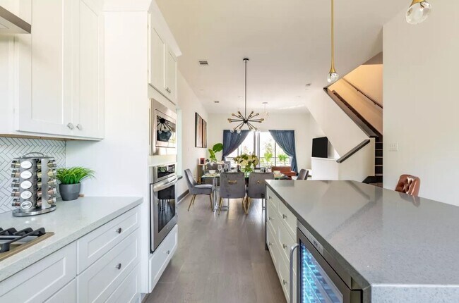 Building Photo - 1404 Goliad St