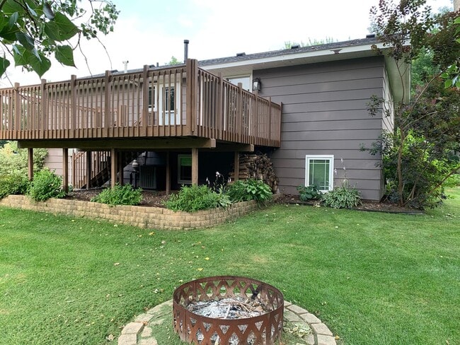 Building Photo - Beautifully Landscaped Split-Level Home